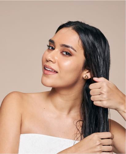 How to reduce frizz in your hair? We explain it step by step.